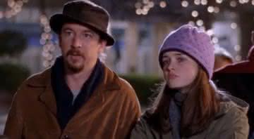 Brian Tarantina em cena de Gilmore Girls; ator foi encontrado morto aos 60 anos - YouTube