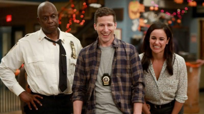 Andre Braugher, Andy Samberg e Melissa Fumero em Brooklyn Nine-Nine - Divulgação/NBC