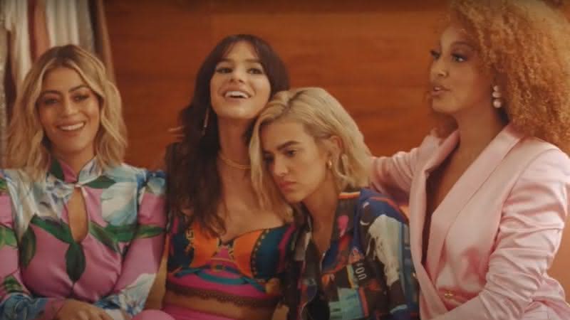 Bruna Marquezine e Manu Gavassi nadam em bebidas nos novos pôsteres de "Maldivas" - Divulgação/Netflix