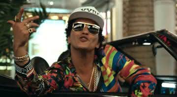 Bruno Mars no clipe de 24K Magic - YouTube