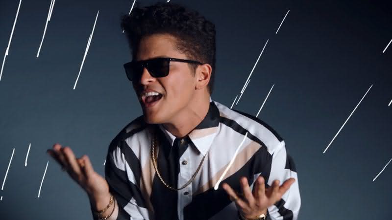 Bruno Mars no clipe de That's What I Like - YouTube