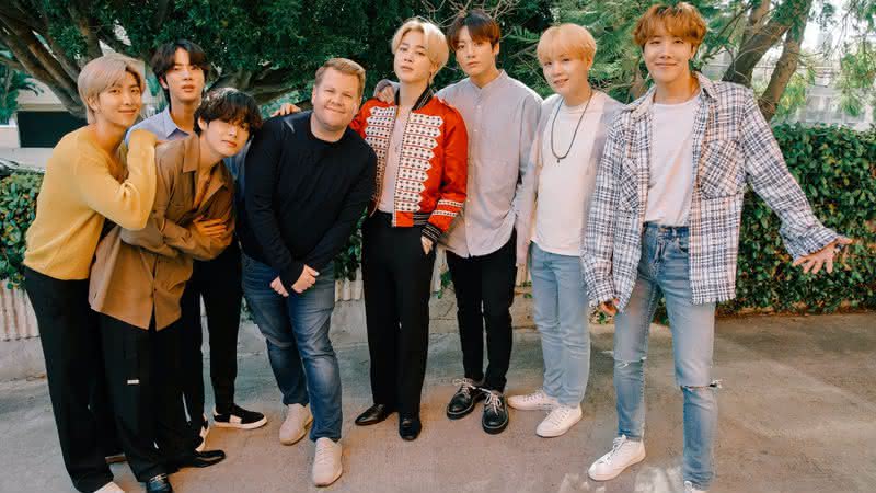 James Corden e BTS em foto postada nas redes sociais - Reprodução/Twitter