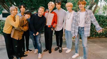 James Corden e BTS em foto postada nas redes sociais - Reprodução/Twitter