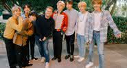 James Corden e BTS em foto postada nas redes sociais - Reprodução/Twitter