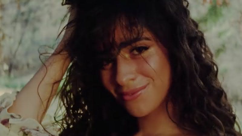 Camila Cabello no vídeo. Crédito: Reprodução/YouTube