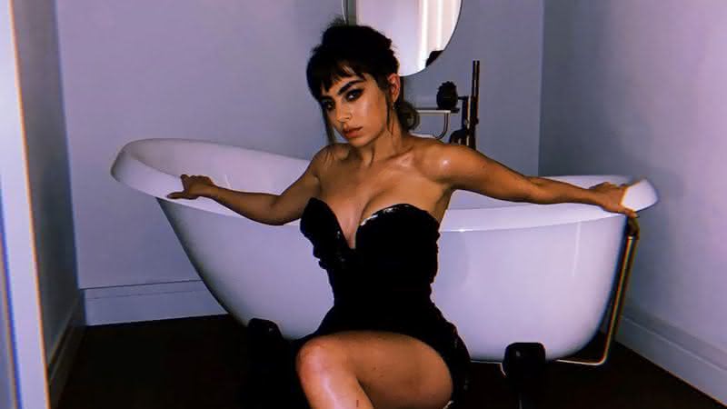 Charli XCX em foto publicada em seu perfil - Instagram