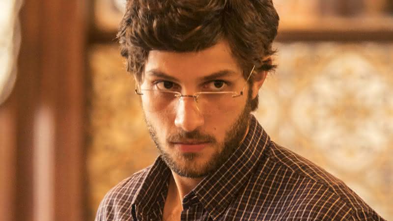 Chay Suede interpreta Danilo na novela Amor de Mãe - Reprodução/Gshow