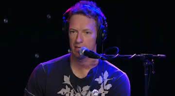 Chris Martin em entrevista de rádio - Youtube