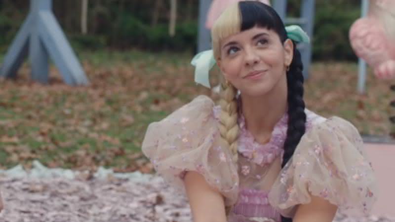 Melanie Martinez em Class Fight - YouTube