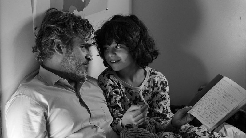 Joaquin Phoenix vive tio amoroso no trailer de "C'mon C'mon" - Reprodução/A24