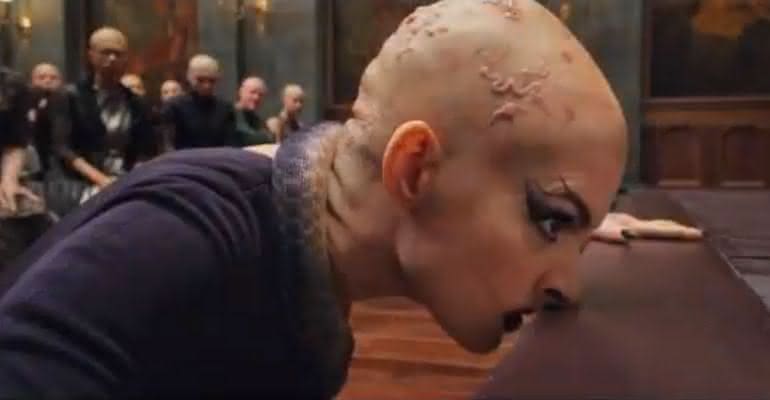 Anne Hathaway aparece careca e com verrugas em nova prévia de "Convenção das Bruxas" - Reprodução/Warner Bros. Pictures