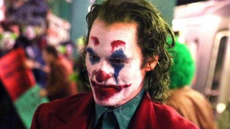 Joaquin Phoenix em Coringa - Divugação/Warner Bros.