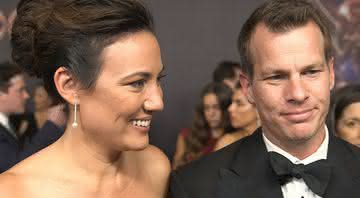 Lisa Joy and Jonathan Nolan, criadores de Westworld - YouTube