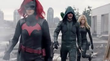 Batwoman e Arqueiro Verde em teaser de Crise nas Infinitas Terras - Youtube