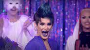 Cynthia Lee Fontaine, ex-participante de "RuPaul's Drag Race", fez uma participação especial em "Vai na Fé", atual novela das 19h da Globo - Reprodução/WOW Presents Plus