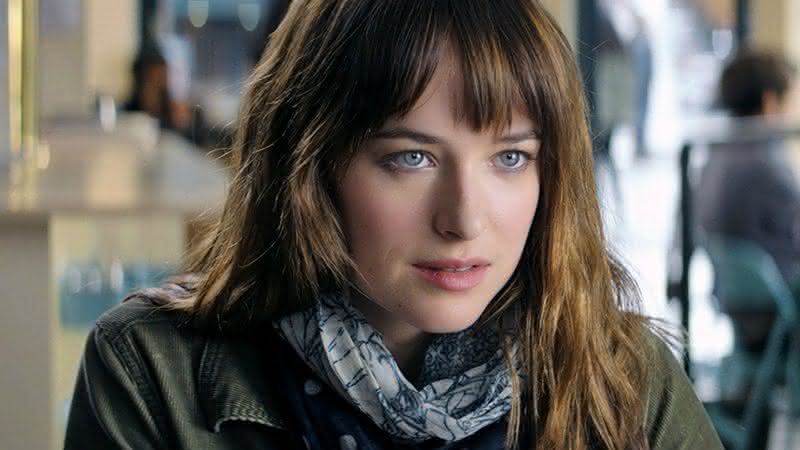 Dakota Johnson estaria negociando para estrelar "Madame Teia" - Divulgação/Universal Pictures