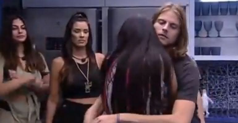 Daniel é enganado por sisters em brincadeira - Reprodução/Globoplay