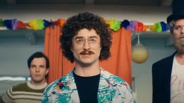 Daniel Radcliffe encarna Weird Al em teaser surpreendente da cinebiografia; assista - Divulgação/Roku