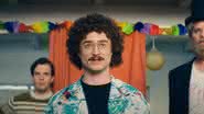 Daniel Radcliffe encarna Weird Al em teaser surpreendente da cinebiografia; assista - Divulgação/Roku