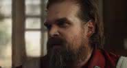 David Harbour interpreta o Barão Vermelho no filme solo da heroína - Reprodução/Youtube