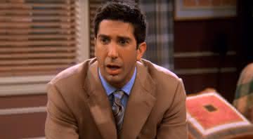 David Schwimmer, o Ross de Friends, tem casa invadida por estranho - YouTube