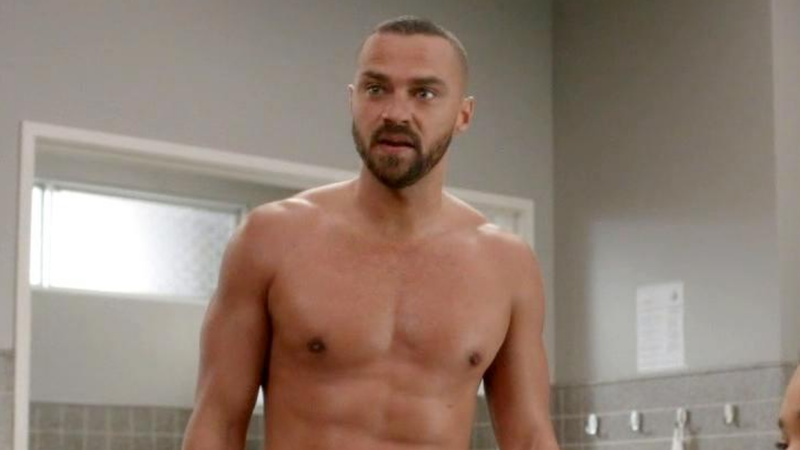 Jesse Williams nu em cena de "Grey's Anatomy" - Reprodução/ABC Studios