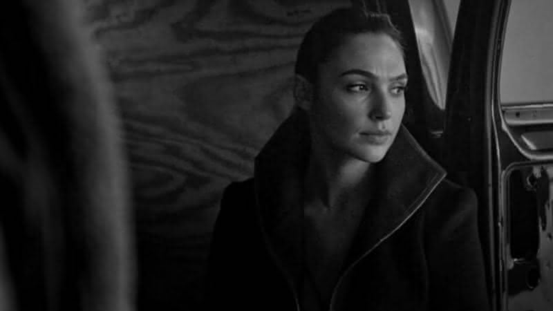 Gal Gadot publicou nova imagem como Diana Prince em cena gravada por Snyder - Twitter