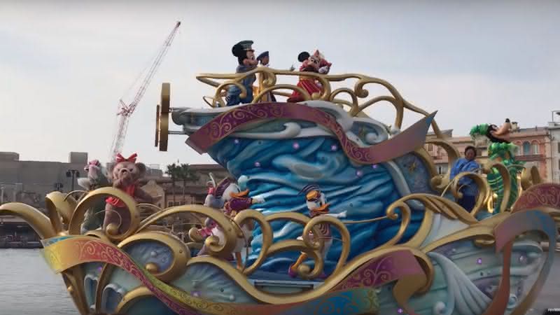 Parada dos personagens no DisneySea - Reprodução/Youtube