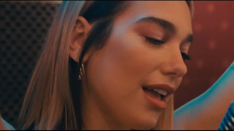 Dua Lipa no teaser de Don't Start Now - YouTube