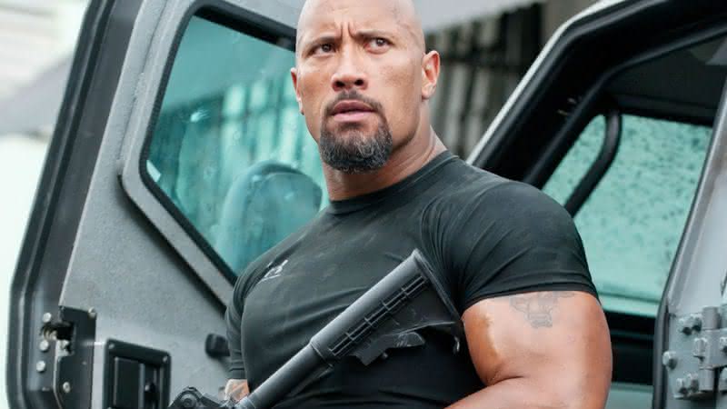 Dwayne Johnson em cena da franquia Velozes e Furiosos - Universal Pictures