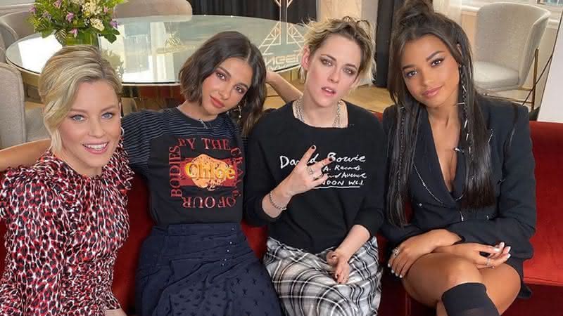 Elizabeth Banks, Naomi Scott, Kristen Stewart e Ella Balliska divulgando o filme - Reprodução/Twitter