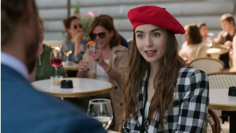 "Emily em Paris": Lily Collins revela que elenco da 2ª temporada terá mais diversidade - Divulgação/Netflix