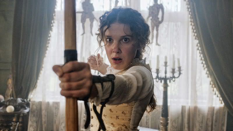 Enola Holmes se mistura na multidão em pôster inédito da sequência; veja - Divulgação/Netflix
