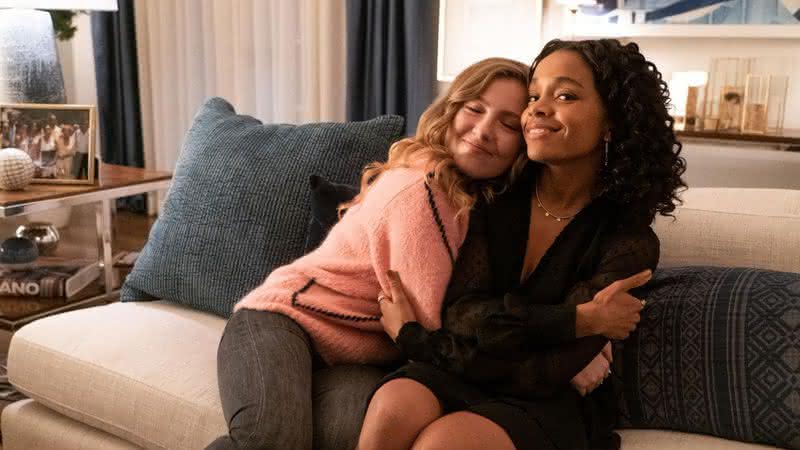 Bebe Wood e Rachel Hilson nos bastidores de "Love, Victor" - Divulgação/Star+