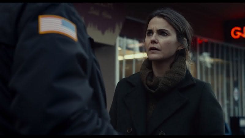 Keri Russell no trailer de Espíritos Obscuros - YouTube