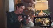 Henry Thomas e o boneco do E.T nos bastidores do comercial - YouTube