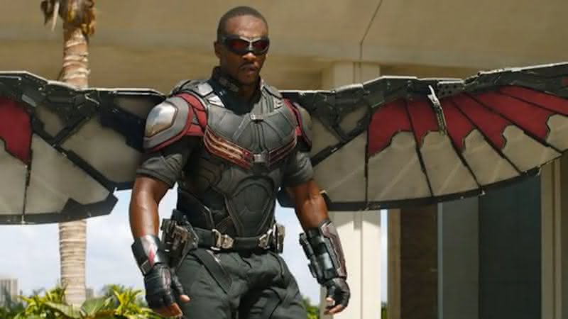 Anthony Mackie como o Falcão do MCU - Reprodução/Marvel Studios/Disney