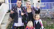 Pink com seu esposo Carey Hart, e filhos - Instagram