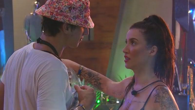 Felipe e Bianca conversou durante a Festa do Líder na madrugada desta quinta-feira (6) - Reprodução/Gshow