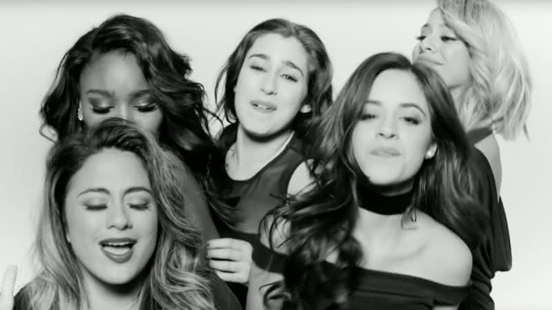 Fifth Harmony no clipe de Write On Me - YouTube