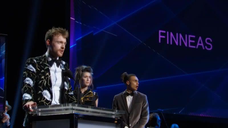 Finneas aceitando seu Grammy na cerimônia de hoje /926) - Reprodução/Youtube