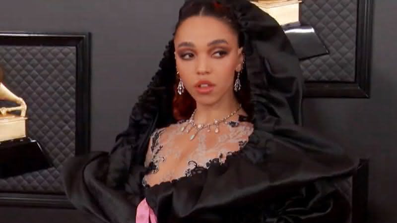 FKA Twigs no tapete vermelho do Grammy Awards - YouTube