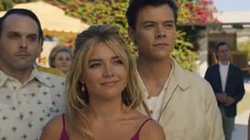 Florence Pugh e Harry Styles são os protagonistas de "Não Se Preocupe, Querida" - Reprodução/Warner Bros.