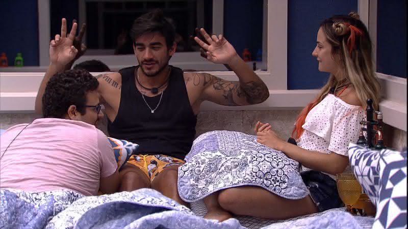 Guilherme, Gabi Martisn e Victor Hugo no Quarto Céu - Globoplay