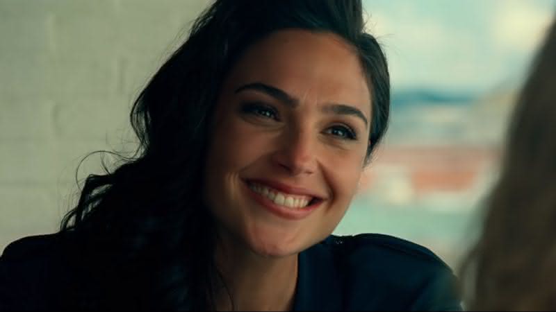 Gal Gadot como Diana Prince no primeiro trailer de Mulher-Maravilha 1984 - YouTube