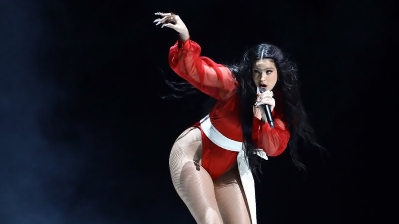 Rosalía durante apresentação no Grammy Latino  2019 - Rich Fury / Getty Images