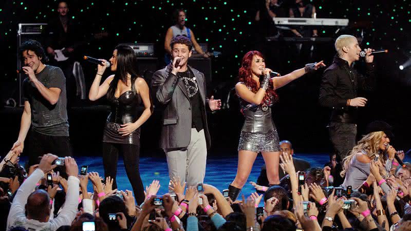 RBD durante apresentação ao vivo em 2006, no Pepsi Musica Super Bowl Fiesta - Larry French / Getty Images