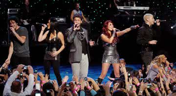 RBD durante apresentação ao vivo em 2006, no Pepsi Musica Super Bowl Fiesta - Larry French / Getty Images