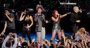 RBD durante apresentação ao vivo em 2006, no Pepsi Musica Super Bowl Fiesta - Larry French / Getty Images