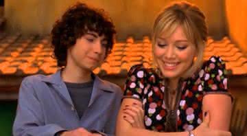 Hilary Duff e Adam Lamberg na produção original de Lizzie McGuire - Disney